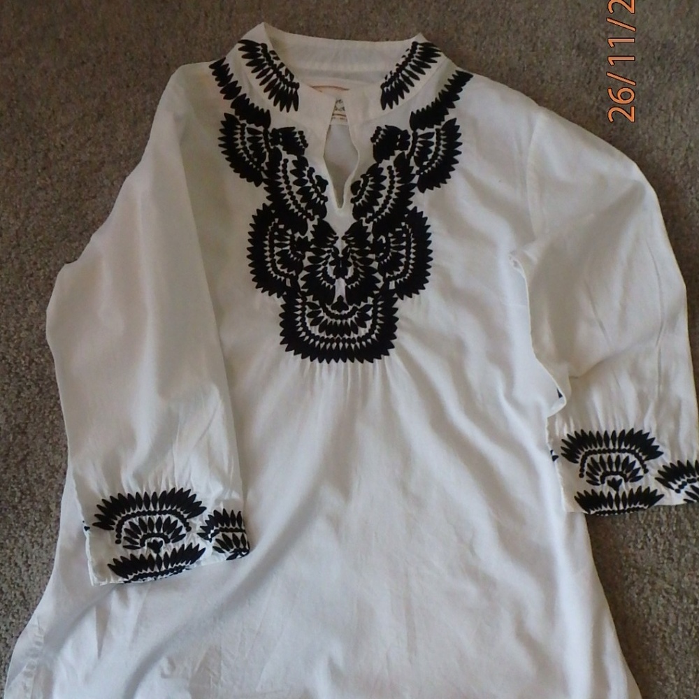 GORGEOUS embroidered Aventura blouse/tunic